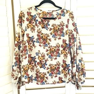 Sold- ⭐Host Pick⭐ Balloon Sleeve, Floral Blouse